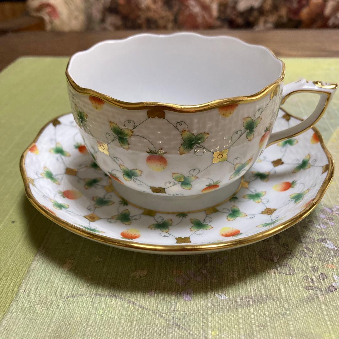 ヘレンド ストロベリーコンポジション カップ＆ソーサー - メルカリ