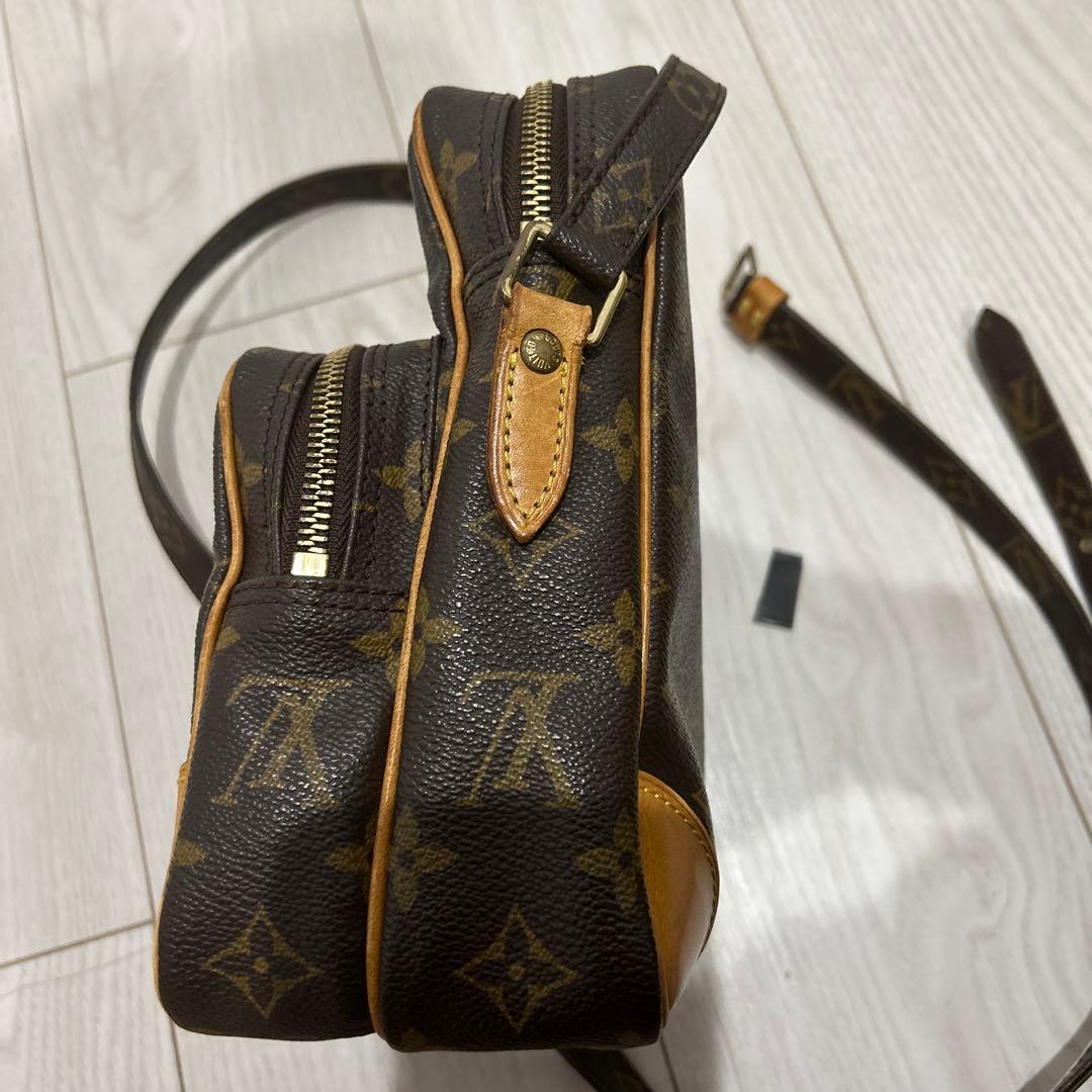 ルイヴィトン アマゾン ショルダーバッグ☆肩紐切れてます☆ - メルカリ