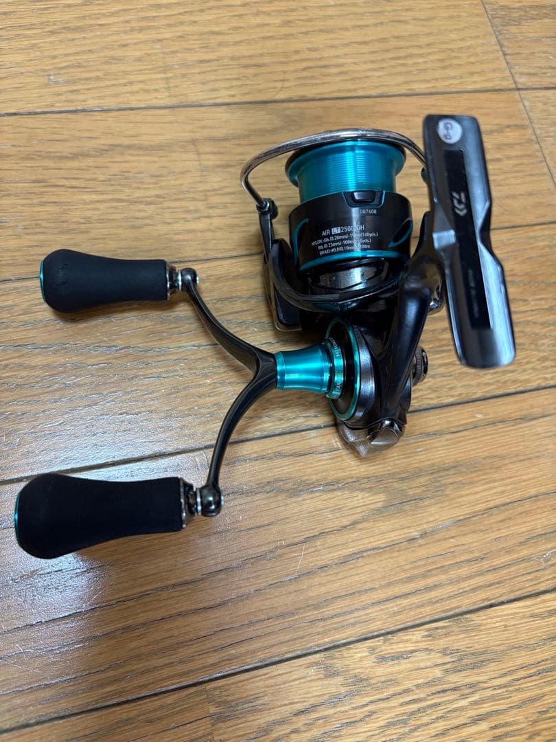 ダイワ 21 エメラルダス AIR LT-2500-DH リールスタンド付き