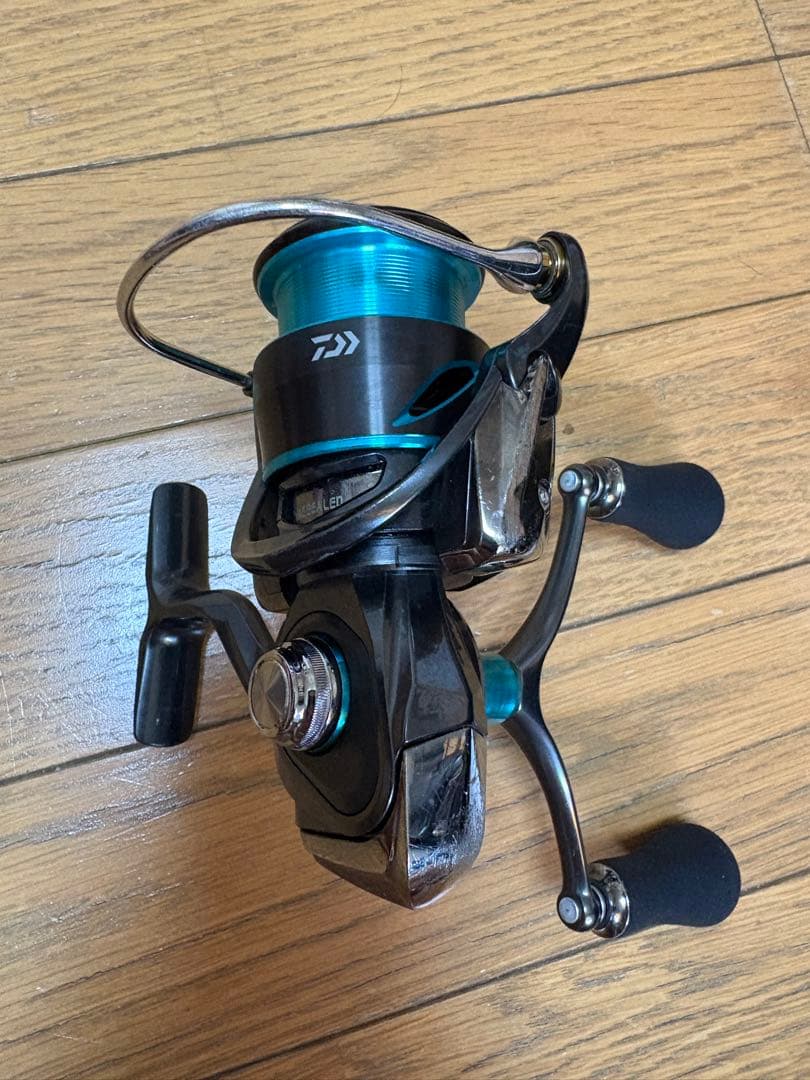 ダイワ 21 エメラルダス AIR LT-2500-DH リールスタンド付き