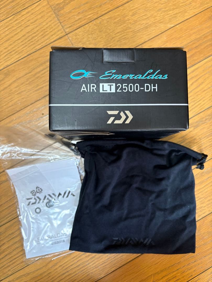 ダイワ 21 エメラルダス AIR LT-2500-DH リールスタンド付き