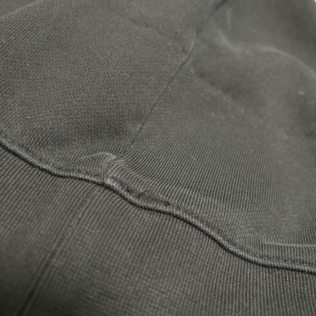 V.P.C.ロゴ入りネイビートレーナー