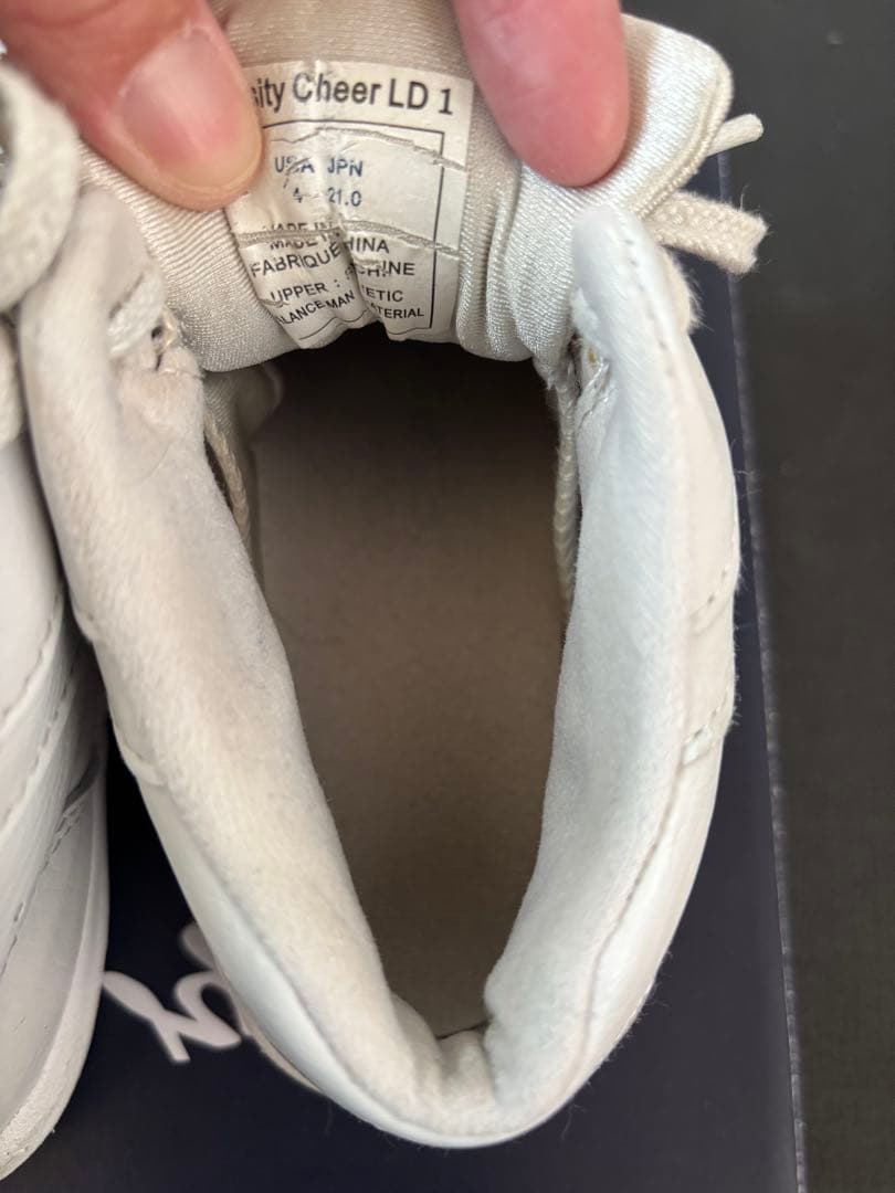 チアシューズ　varsity 21.0cm