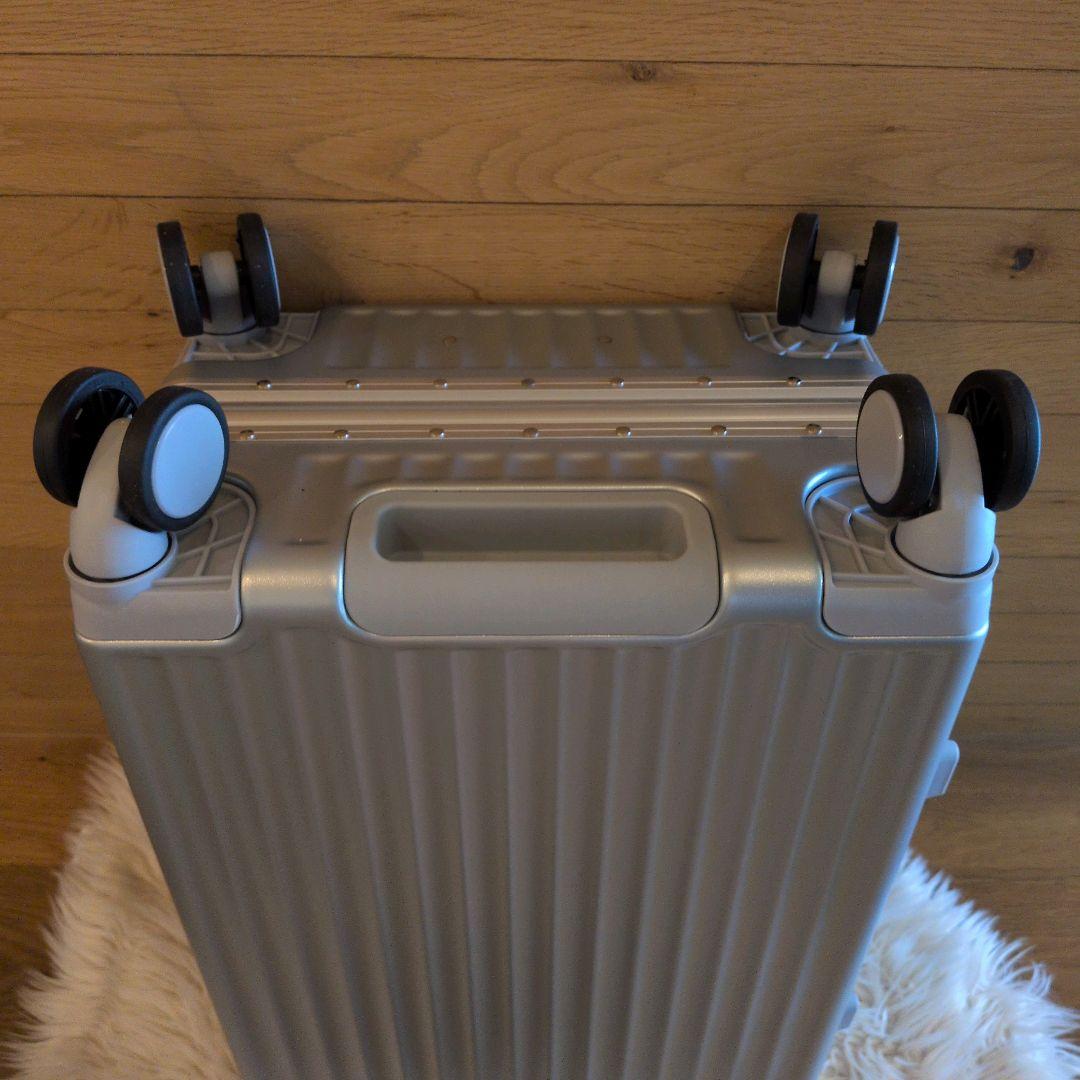 キャリーケース　スーツケース　大容量　シルバー 軽量　おしゃれ　TSA　М