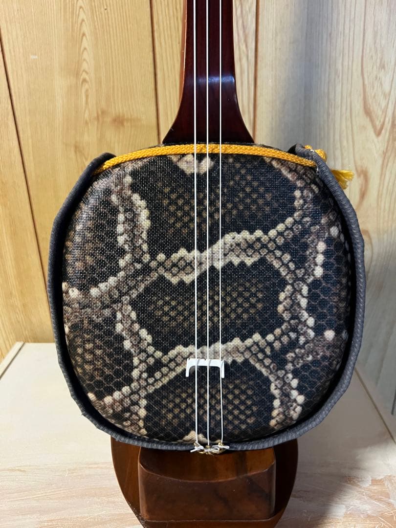 三味線本体 ヘビ革製 黒・茶色 人工 - 和楽器本当に 安い