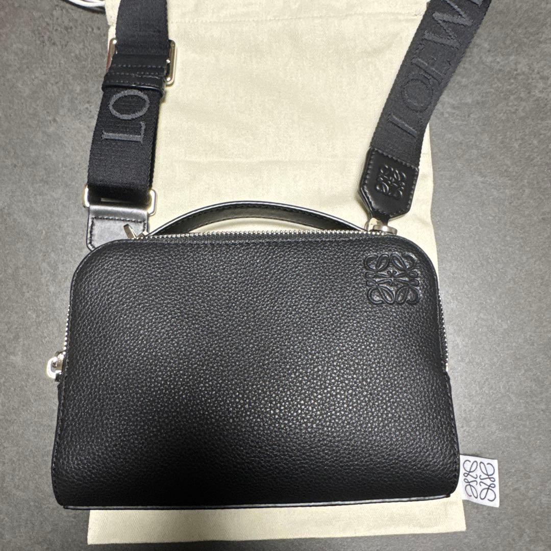 LOEWE ブラック ショルダーバッグ