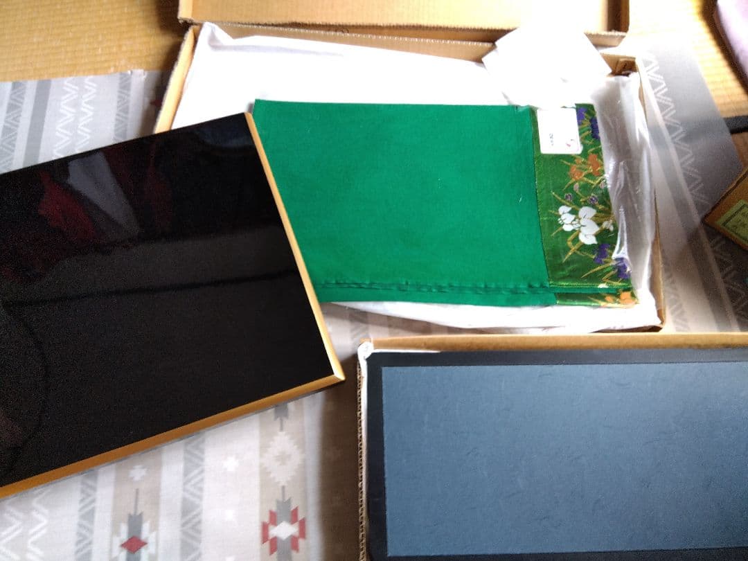 武具の鎧飾り 金色 伝統的なデザイン