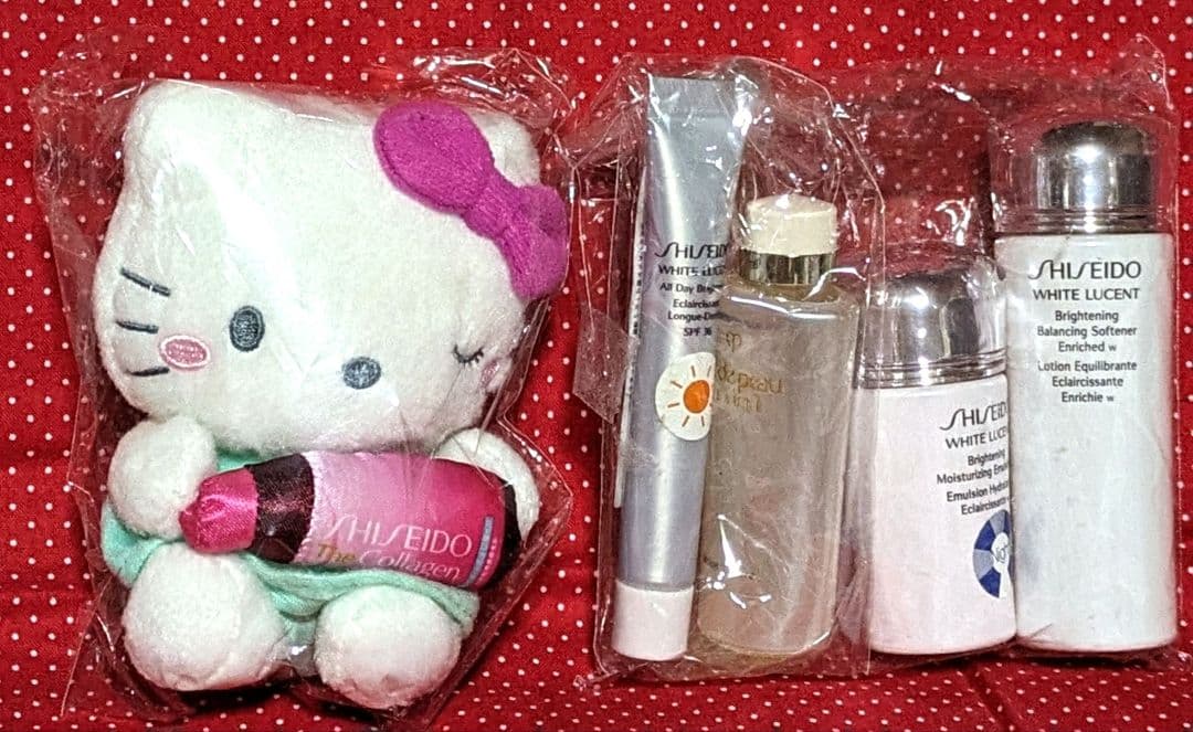 ♡資生堂♡キティーちゃん　Bチェーン・花柄刺繍　がま口　ポーチ♡試供品セット♡