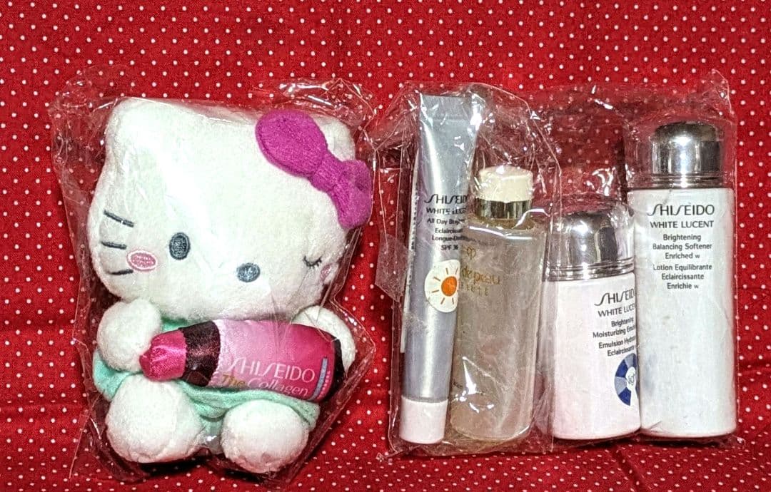 ♡資生堂♡キティーちゃん　Bチェーン・花柄刺繍　がま口　ポーチ♡試供品セット♡