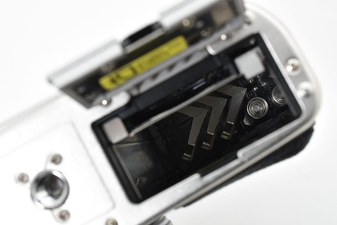 オリンパス E-P1＋14-42mm レンズセット 新品充電器付 カメラ