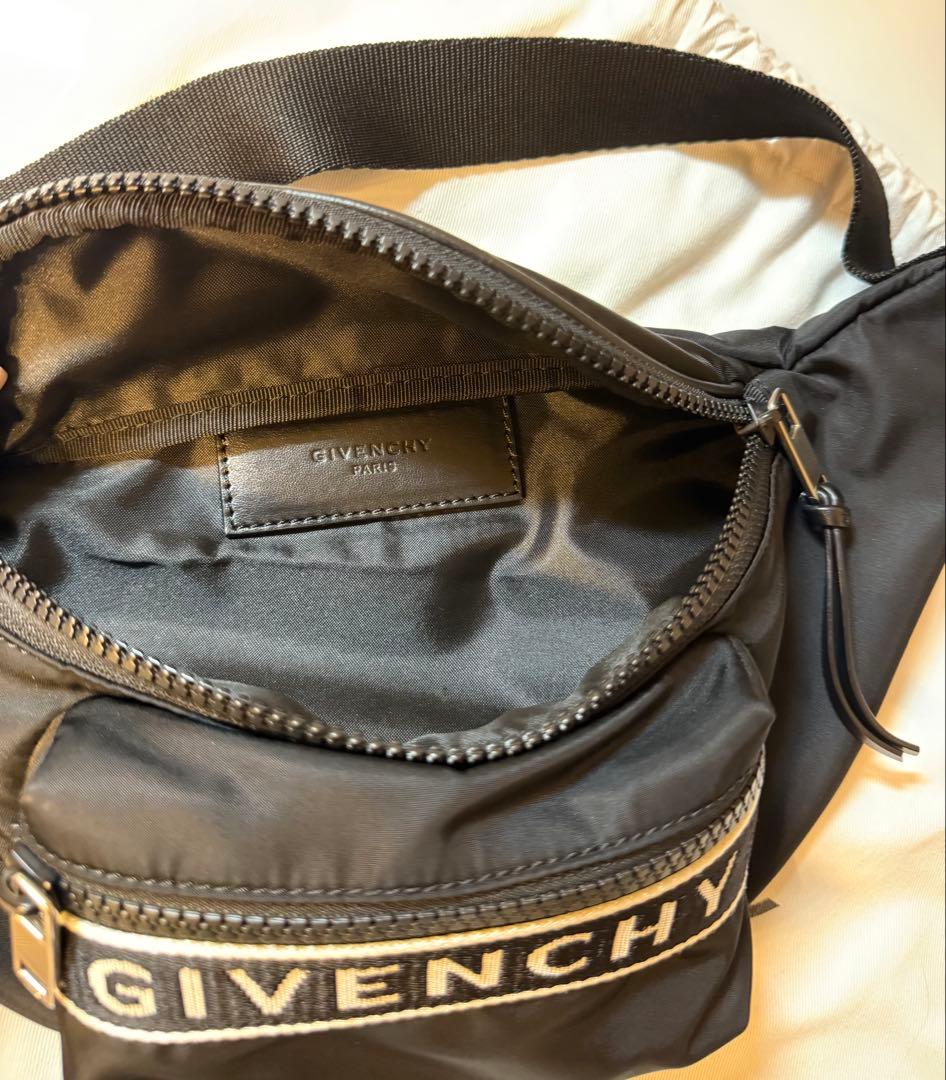 GIVENCHY ブラック ボディバッグ
