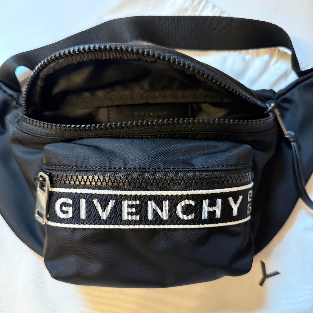 GIVENCHY ブラック ボディバッグ