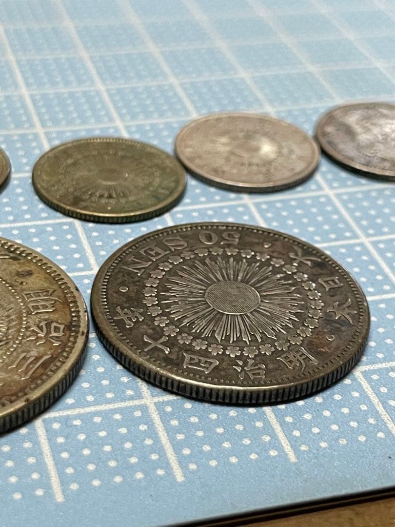 十銭？　五十銭？　まとめ売り【m1262 10銭 50銭　銀貨　骨董　レトロ 】