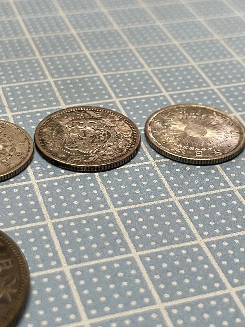 十銭？　五十銭？　まとめ売り【m1262 10銭 50銭　銀貨　骨董　レトロ 】