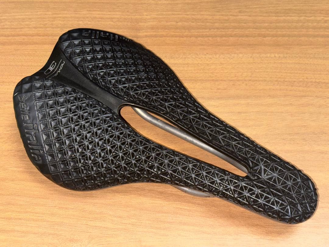 セライタリア NOVUS BOOST EVO 3D Ti316 145mmサドル