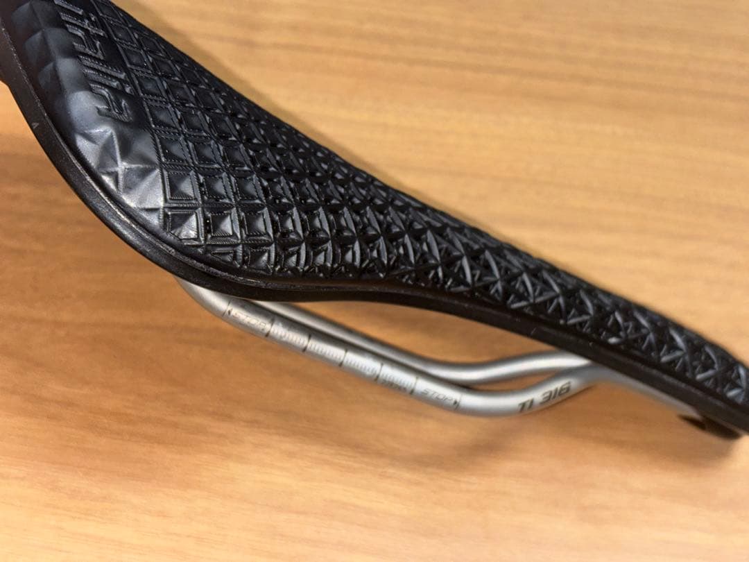 セライタリア NOVUS BOOST EVO 3D Ti316 145mmサドル