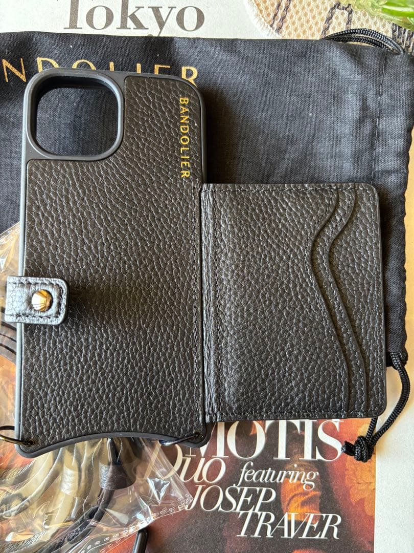 【新品未使用】MagSafe対応　iPhone 15用ケースBANDOLIER