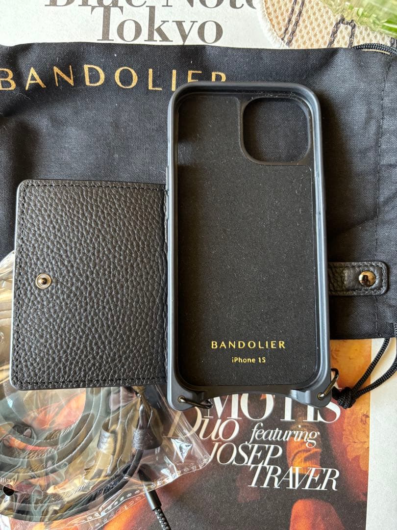 【新品未使用】MagSafe対応　iPhone 15用ケースBANDOLIER