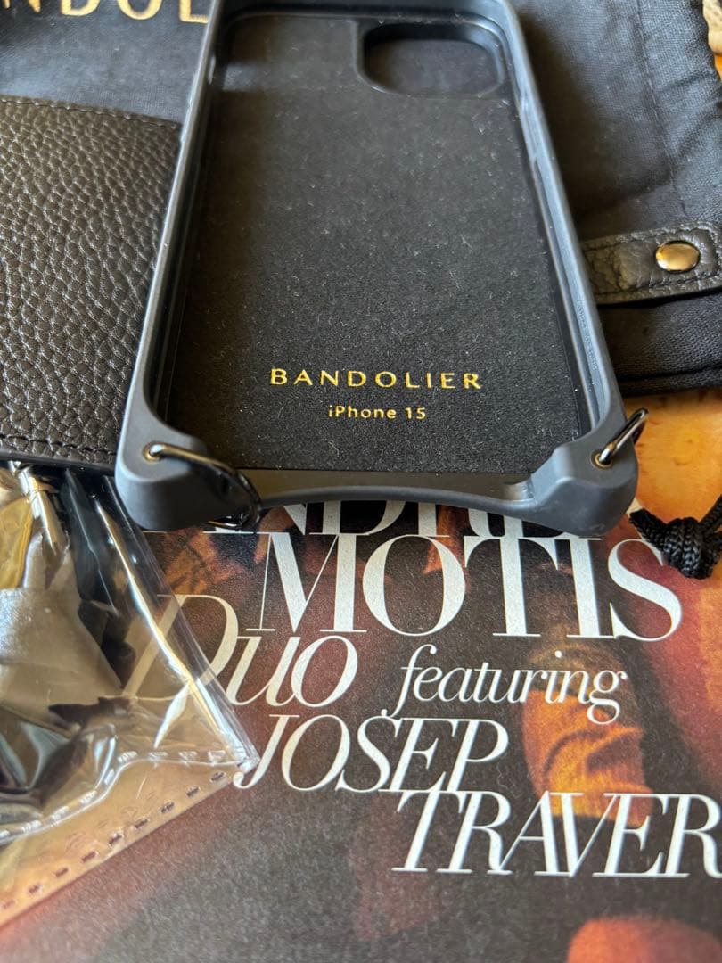 【新品未使用】MagSafe対応　iPhone 15用ケースBANDOLIER