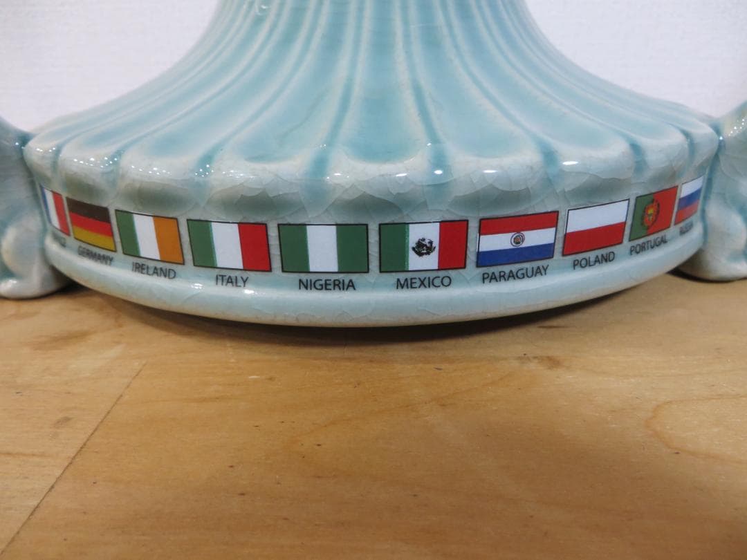 2002年 FIFA 日韓 ワールドカップ 陶磁器 ボール型オブジェ 青磁