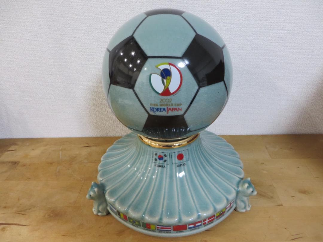 2002年 FIFA 日韓 ワールドカップ 陶磁器 ボール型オブジェ 青磁