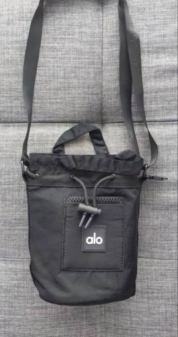 バッグ ALO yoga cross body bucket bag