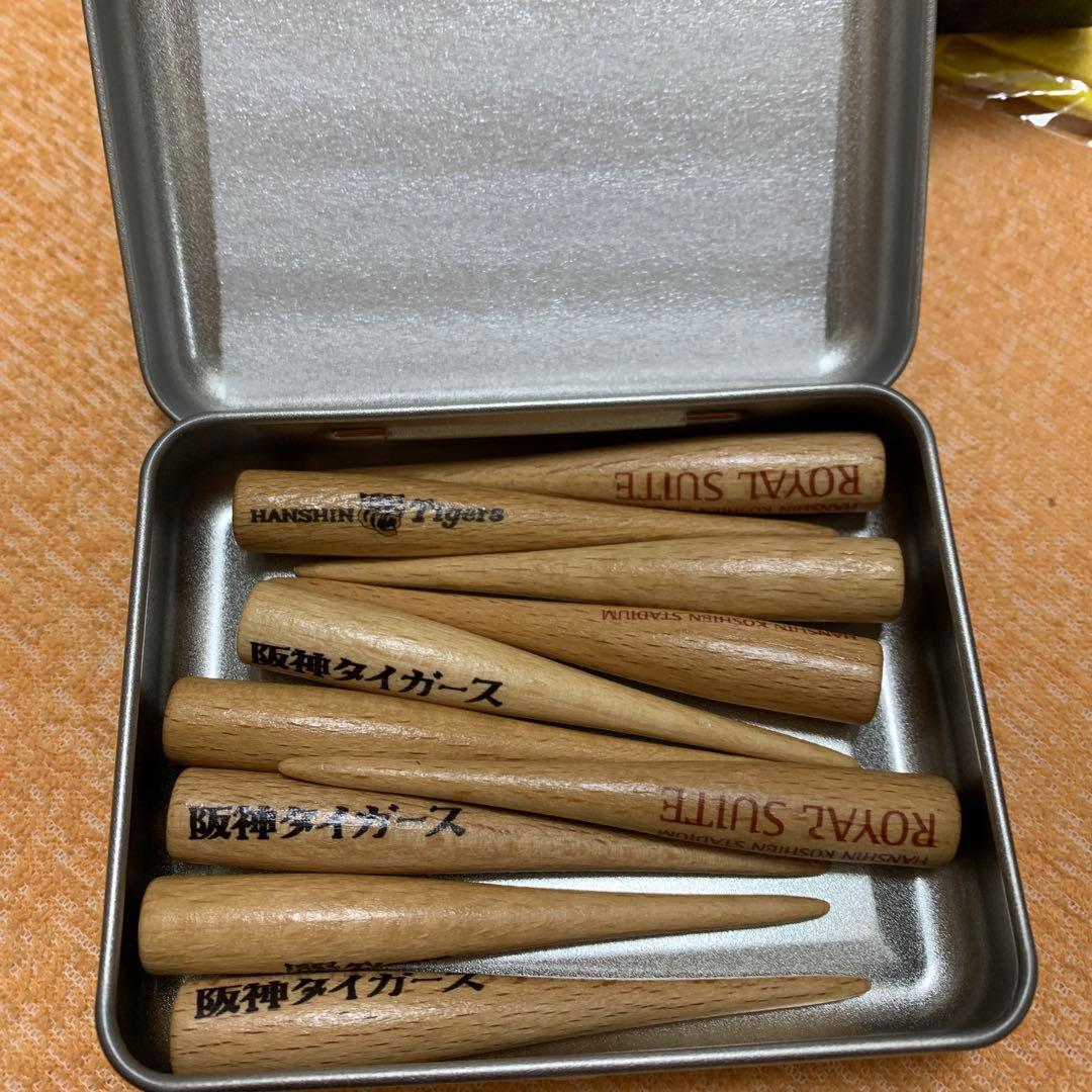 阪神タイガース ロイヤルスイート限定 ゴルフマーカー　ボール　ピン　セット