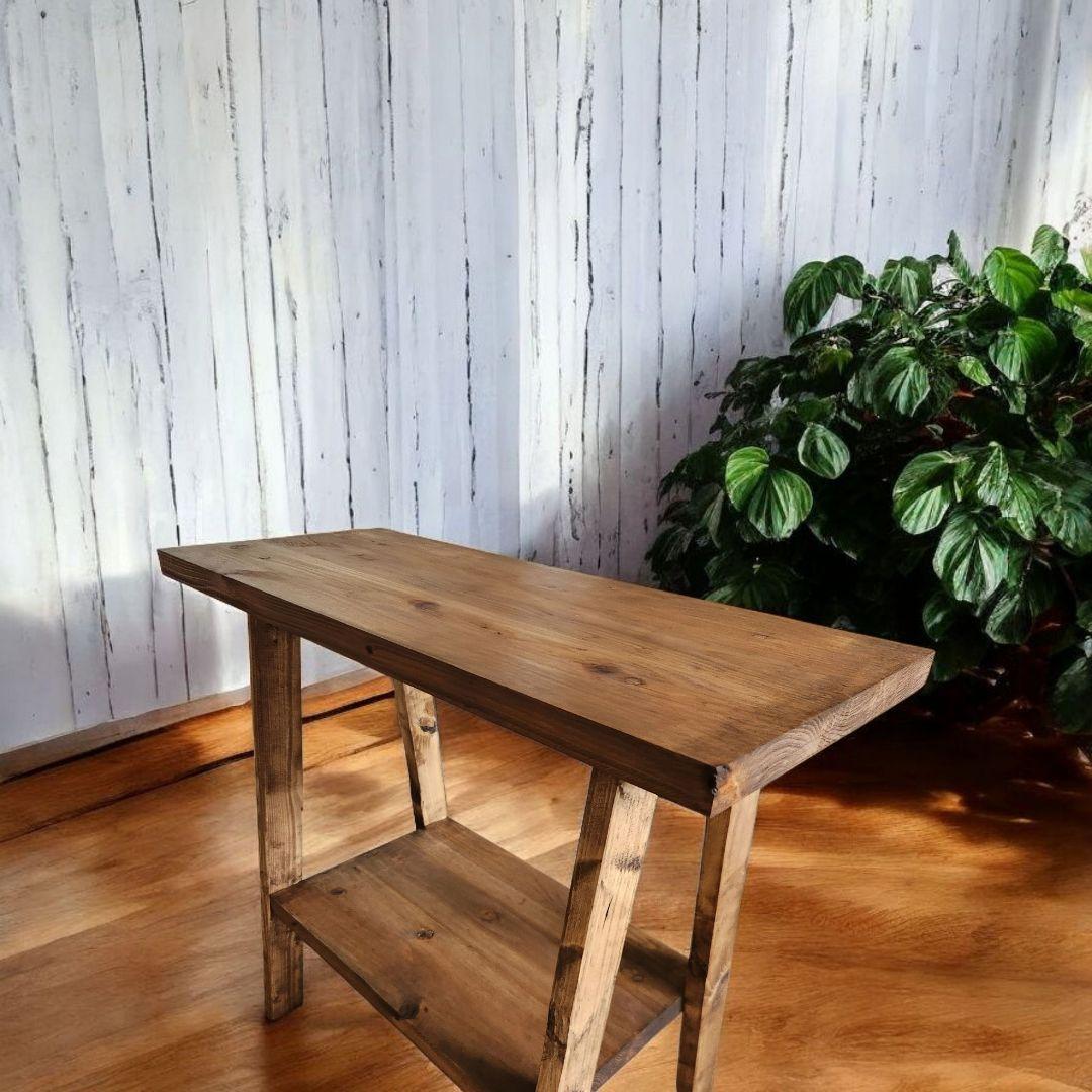 天然材を使用した古材風　シンプルなスツール