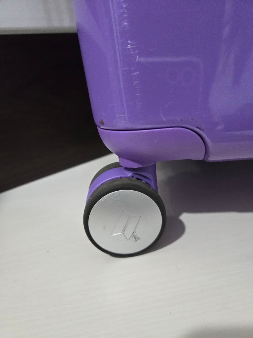 【完売品】BTS　コラボSamsonite RED キャリーケース