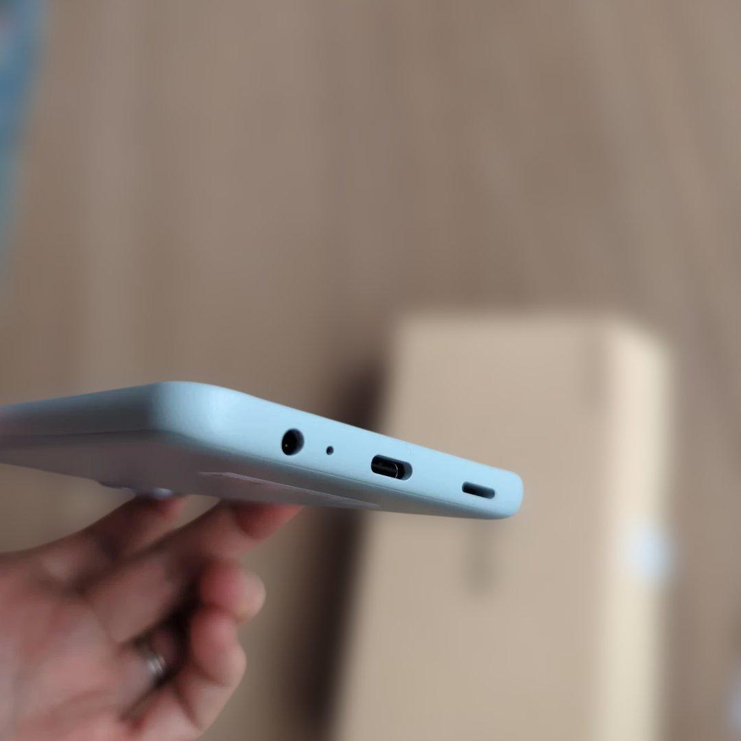 【ほぼ未使用】arrows WE2 水色 本体