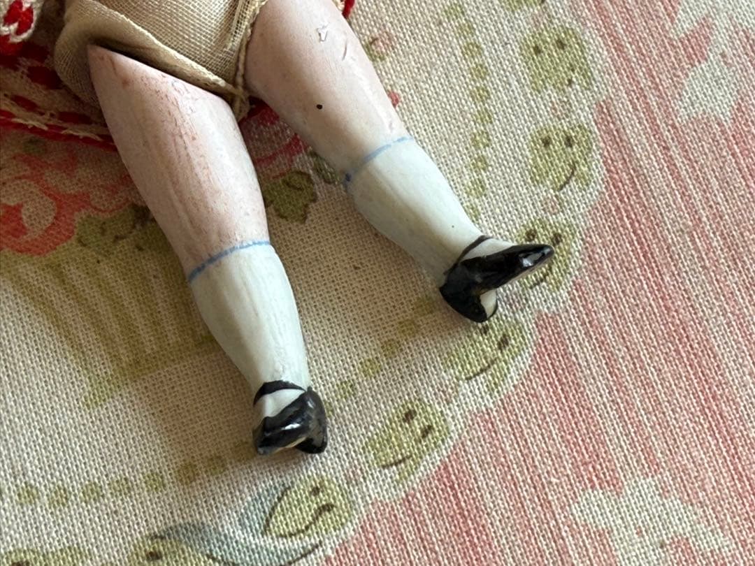 アンティーク　ミニョネット　ドール　＊赤いリボンの女の子＊