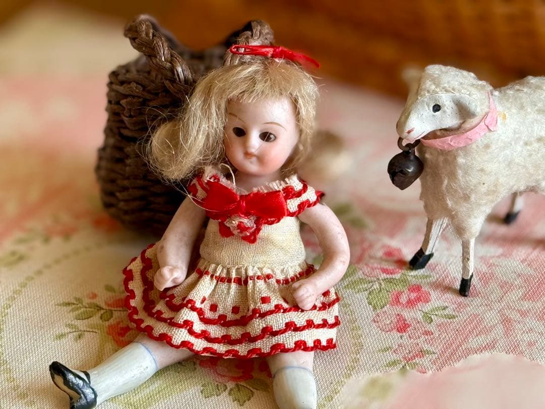 アンティーク　ミニョネット　ドール　＊赤いリボンの女の子＊