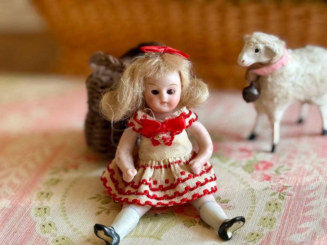 アンティーク　ミニョネット　ドール　＊赤いリボンの女の子＊