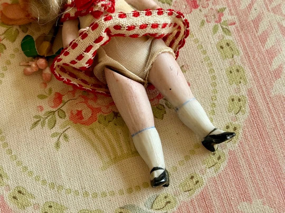 アンティーク　ミニョネット　ドール　＊赤いリボンの女の子＊