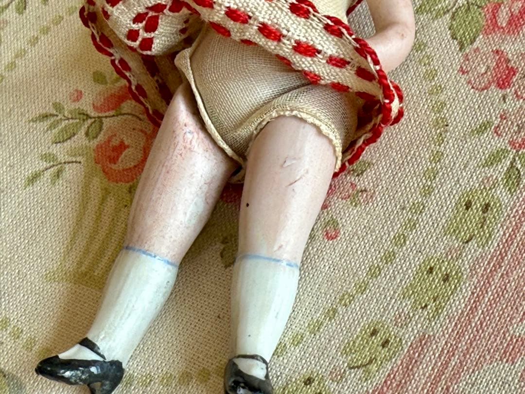 アンティーク　ミニョネット　ドール　＊赤いリボンの女の子＊