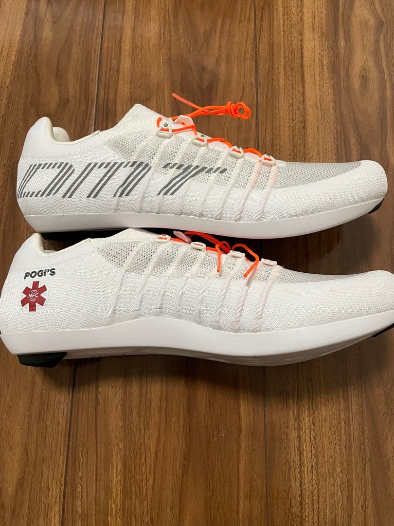 DMT (ディーエムティー） POGIS ホワイト 43サイズ