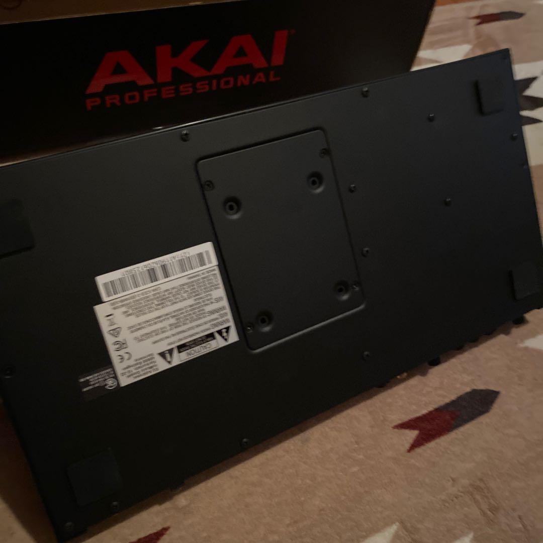 SALE中！送料無料 ドラムマシーン AKAI MPC LIVE 動作確認済