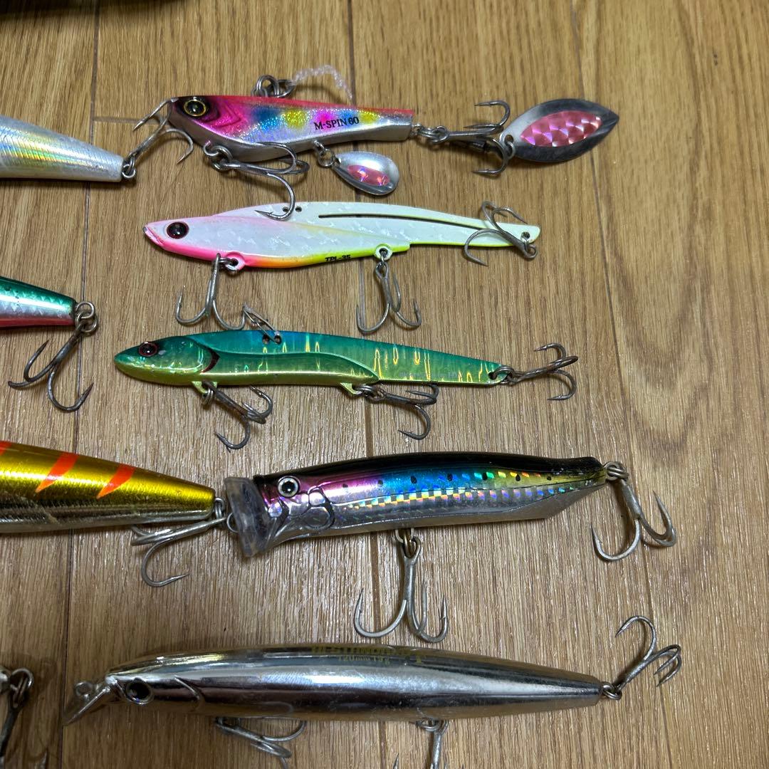 有名メーカー青物シーバス用ミノー・プラグ 12個セット ケース付き