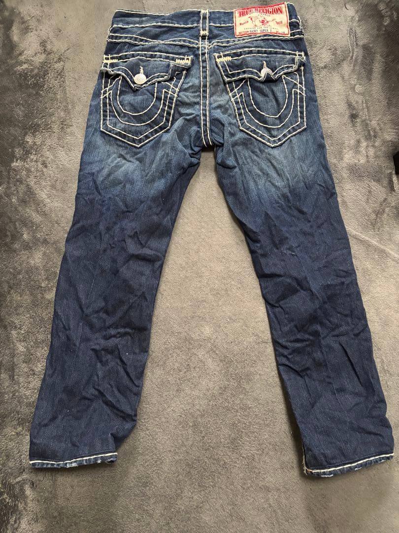 True Religion ダメージ加工ストレートジーンズ