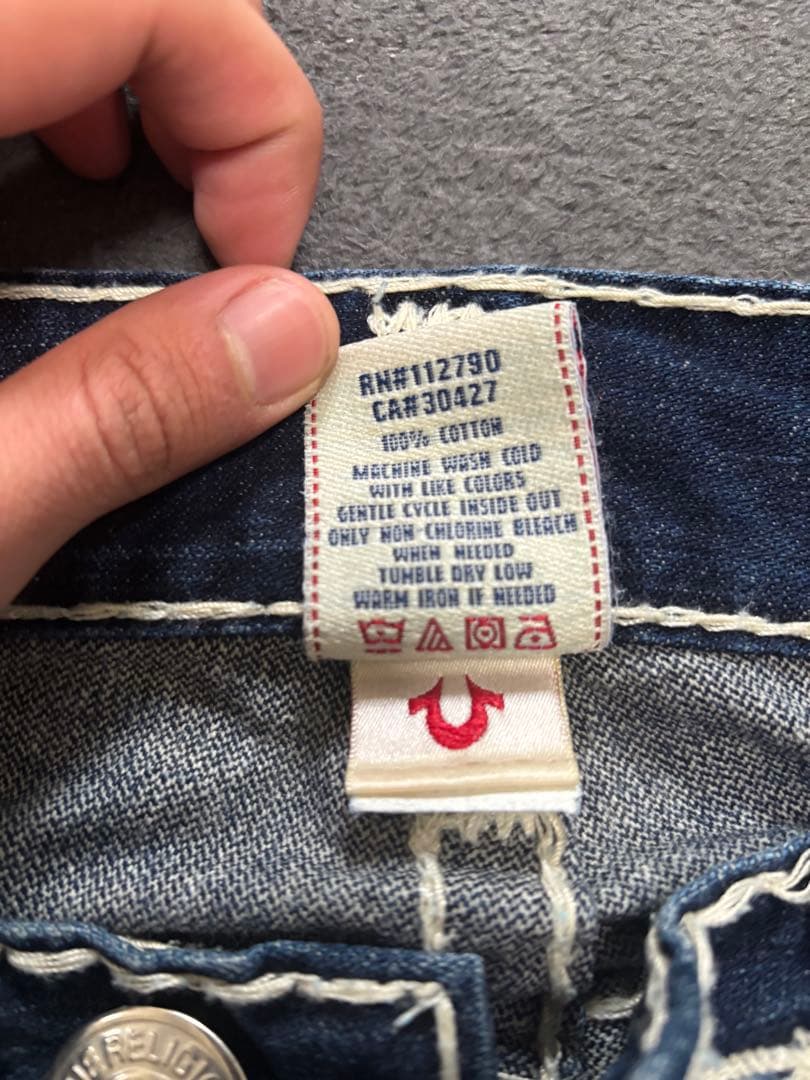 True Religion ダメージ加工ストレートジーンズ