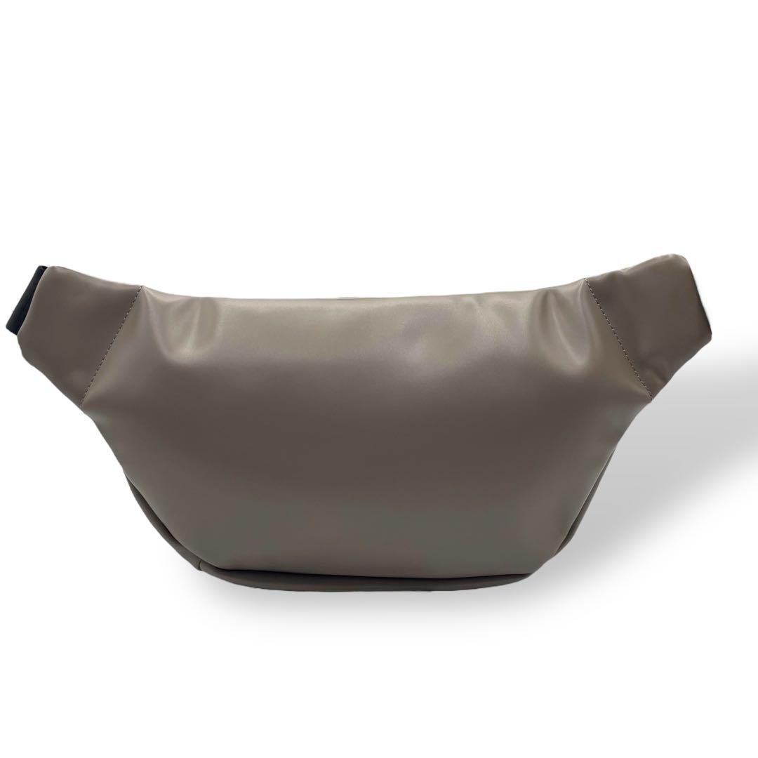 新作　極美品　マリークワント　ウエストポーチ　ボディバッグ　レザー　グレージュ