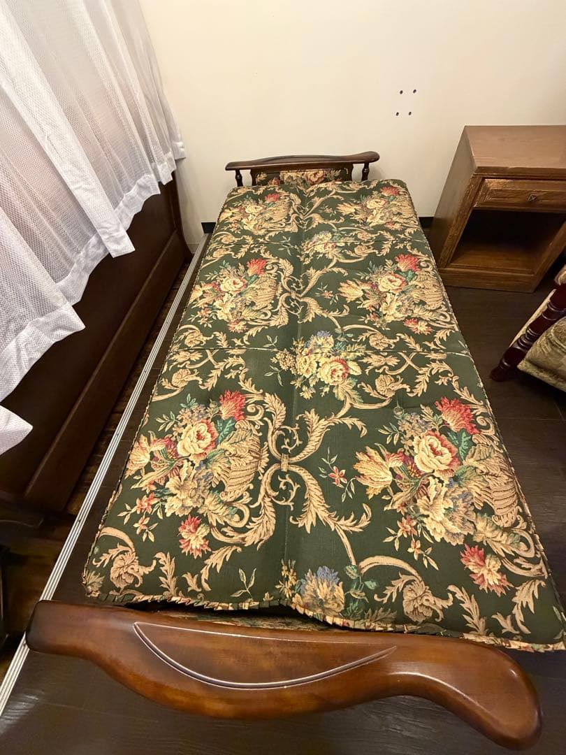 カリモク コロニアル ソファベッド 3人掛け 花柄金華調 クラシック