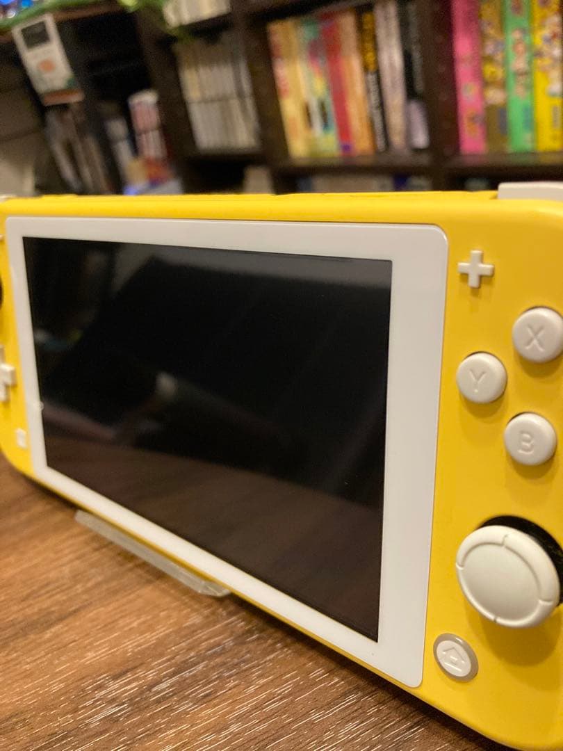 ニンテンドー　Switchライト　イエロー