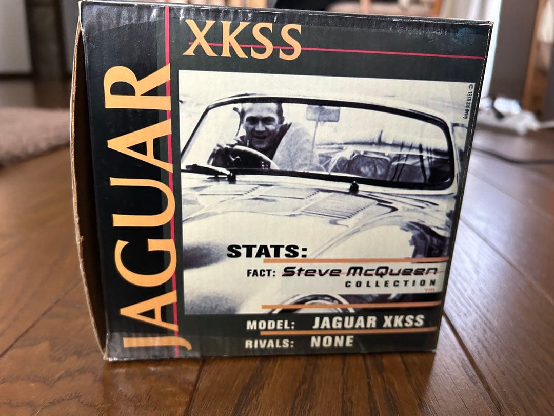 JAGUAR XKSS ダイキャストミニカー　1:18　スティーブ・マックイーン