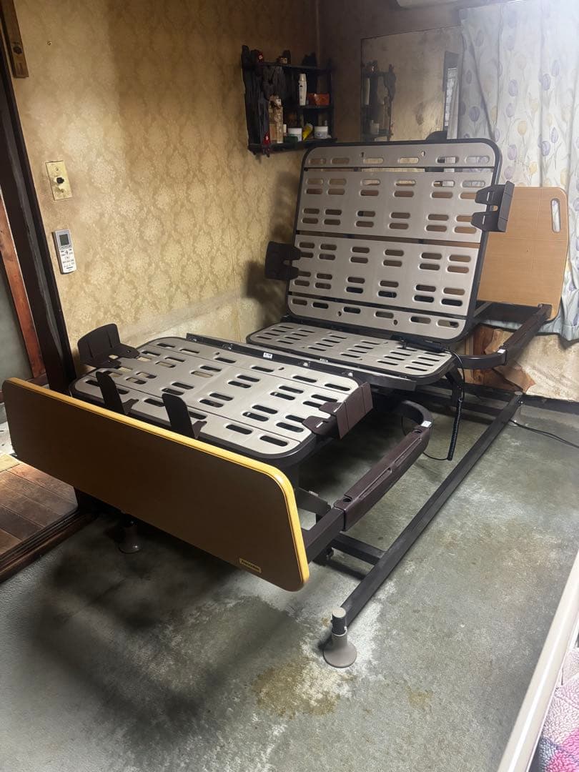 フランスベッド 介護用電動ベッド　3モーター ［引取り限定］