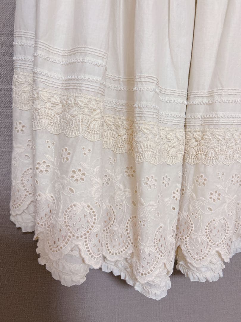 【新品未使用】いちご刺繍スカート　ピンクハウス