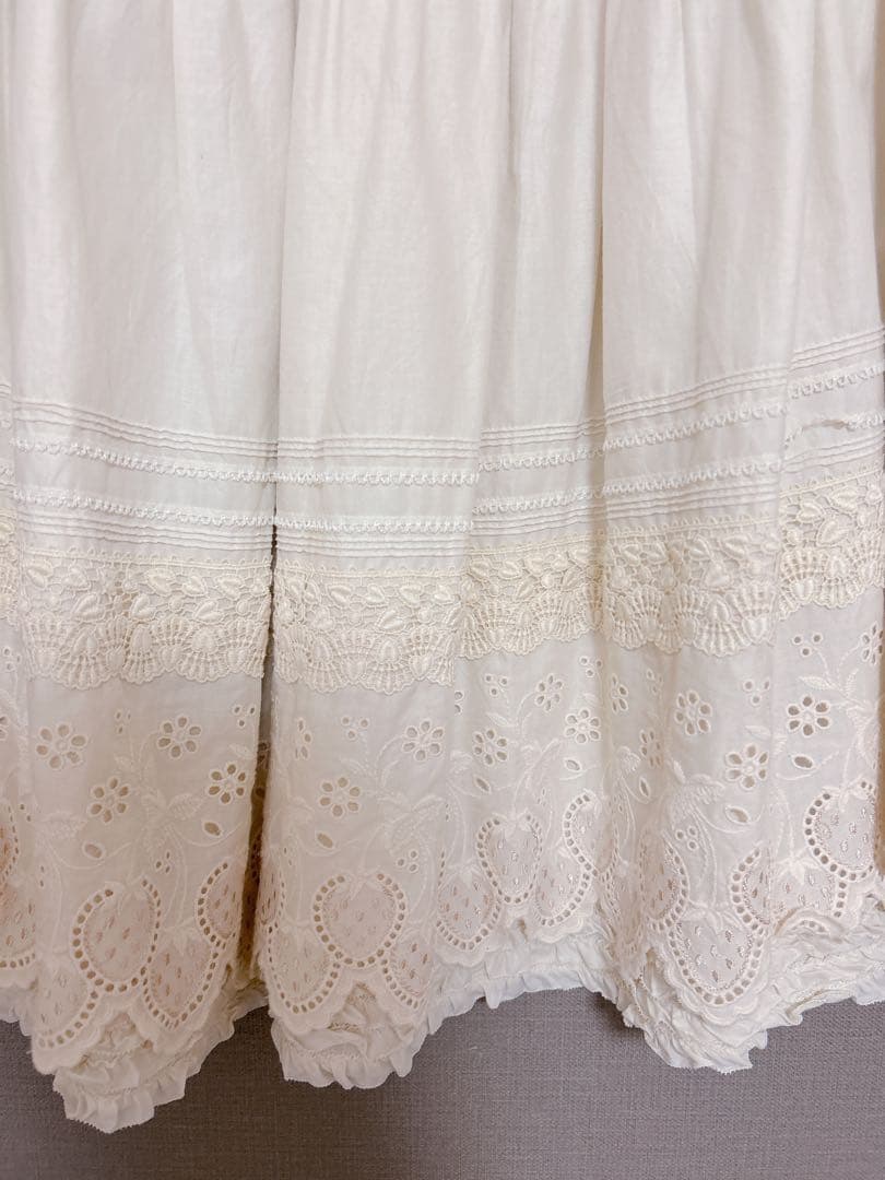 【新品未使用】いちご刺繍スカート　ピンクハウス