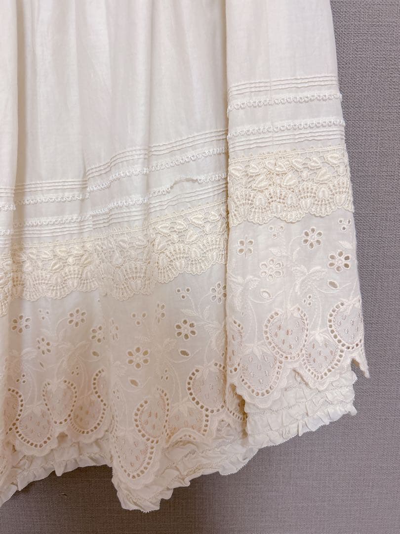 【新品未使用】いちご刺繍スカート　ピンクハウス