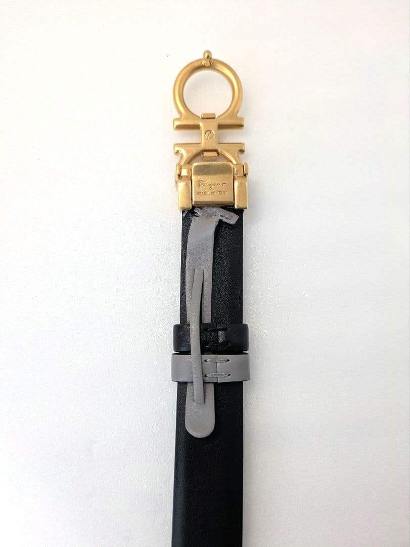 Salvatore Ferragamo フェラガモグレー ベルト　【未使用品】