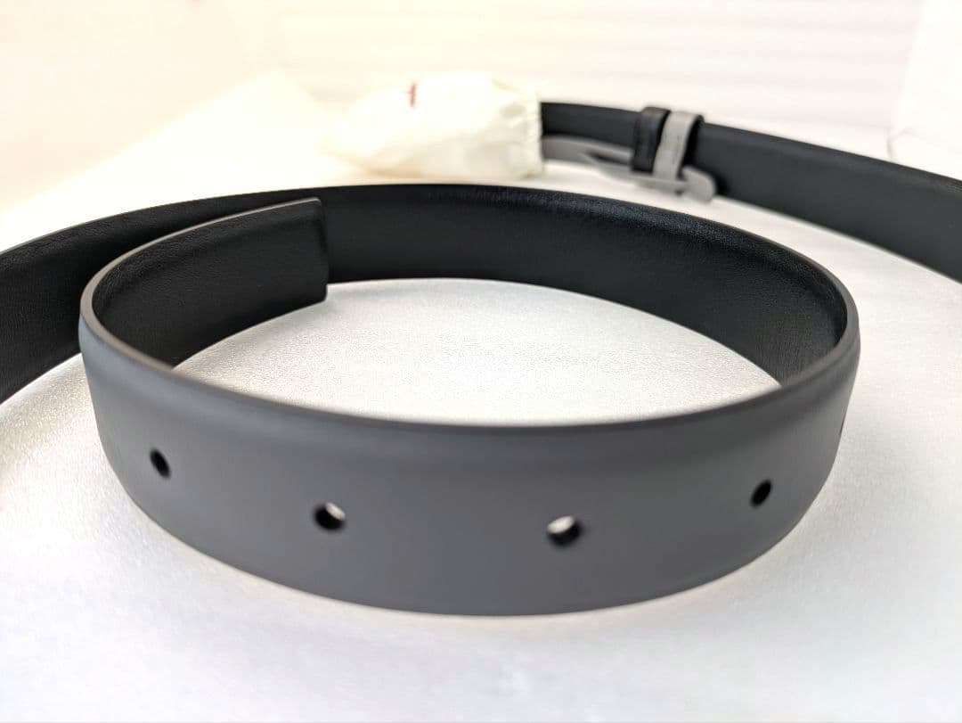 Salvatore Ferragamo フェラガモグレー ベルト　【未使用品】